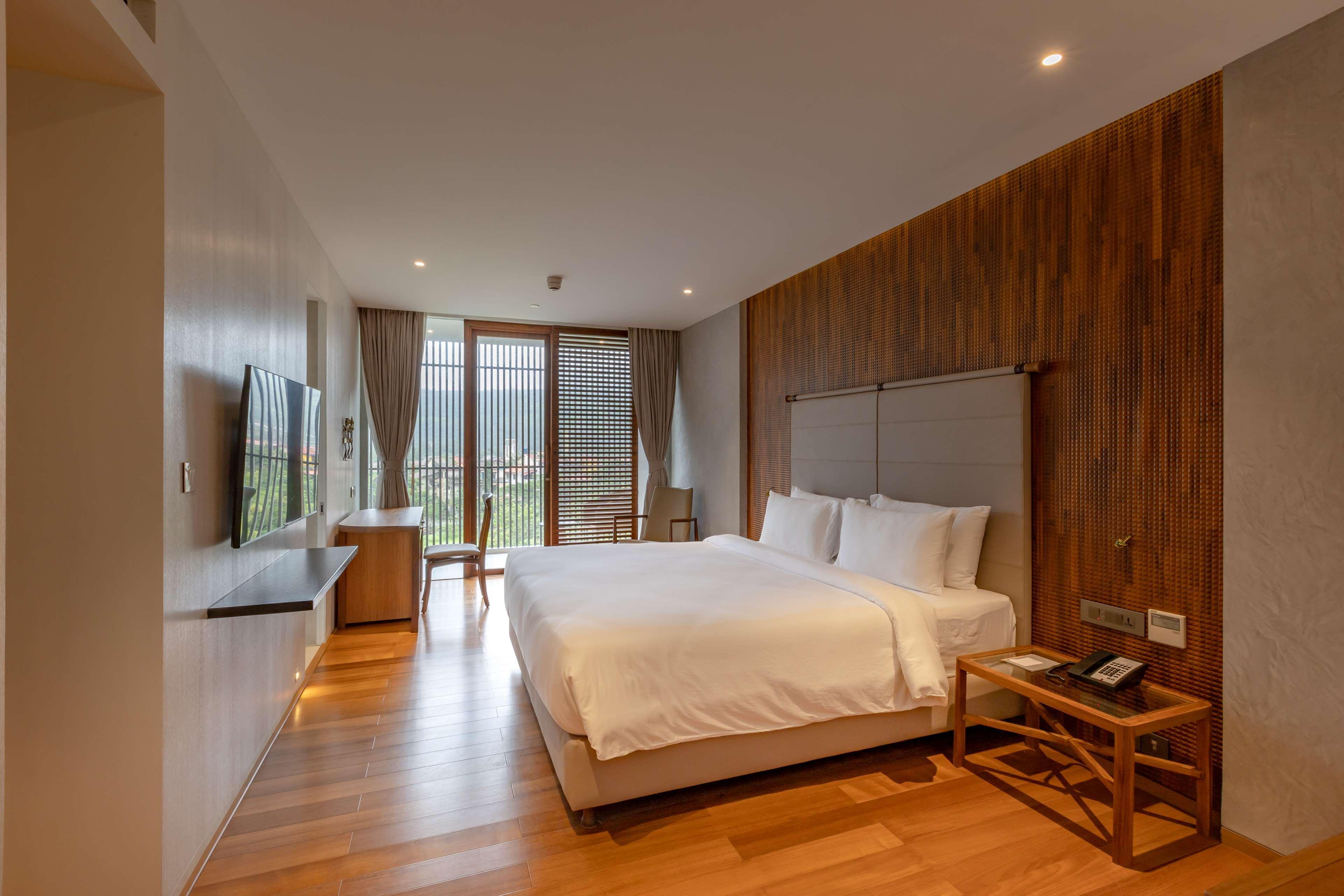 Radisson Resort And Spa Lonavala Extérieur photo Deluxe Room