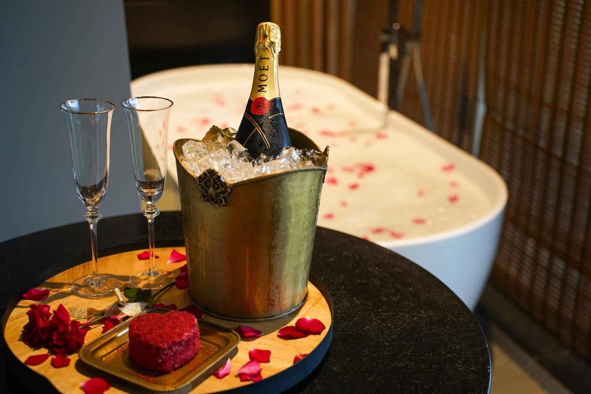 Radisson Resort And Spa Lonavala Extérieur photo A bottle of Moët & Chandon champagne