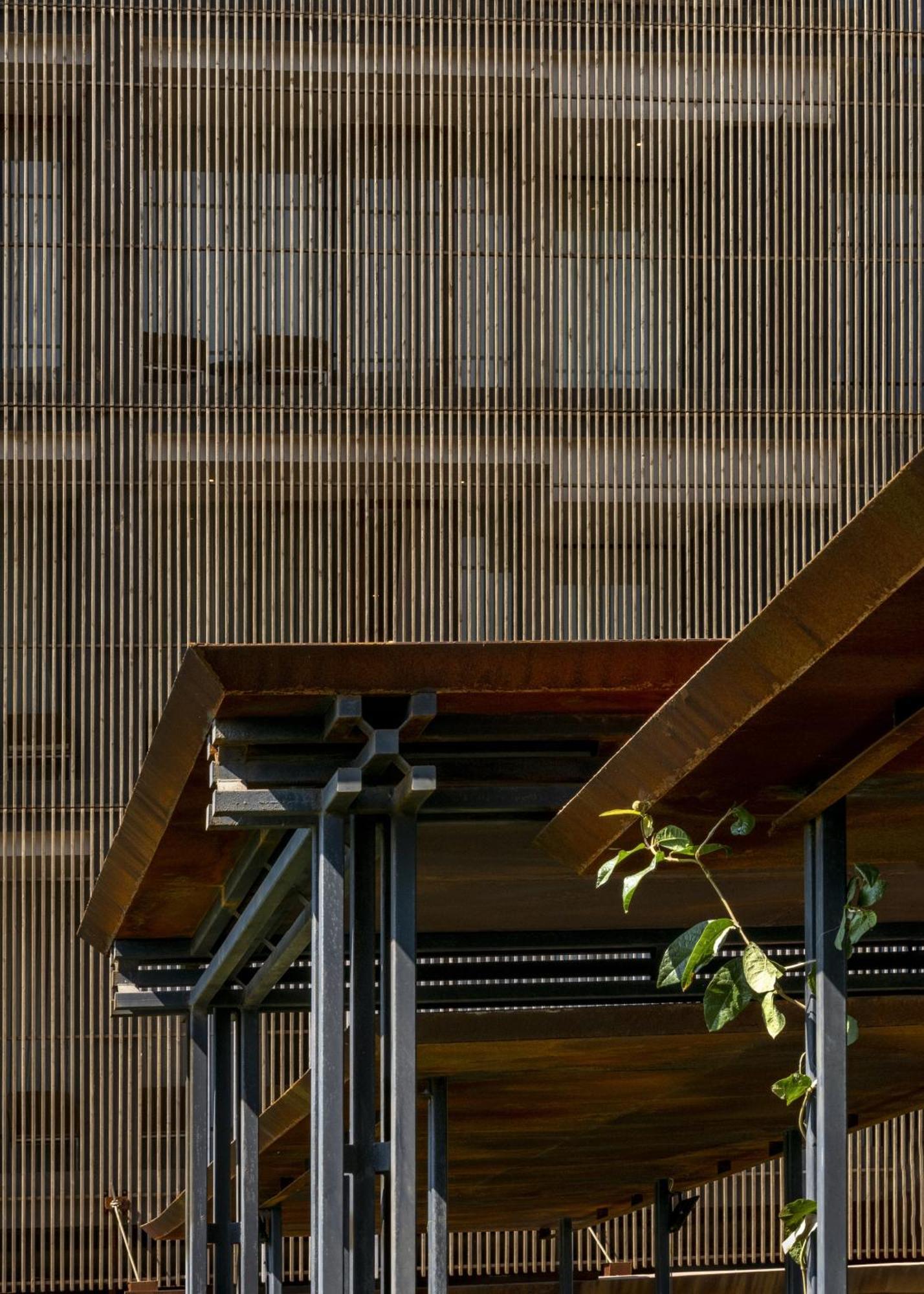 Radisson Resort And Spa Lonavala Extérieur photo Detail of the facade
