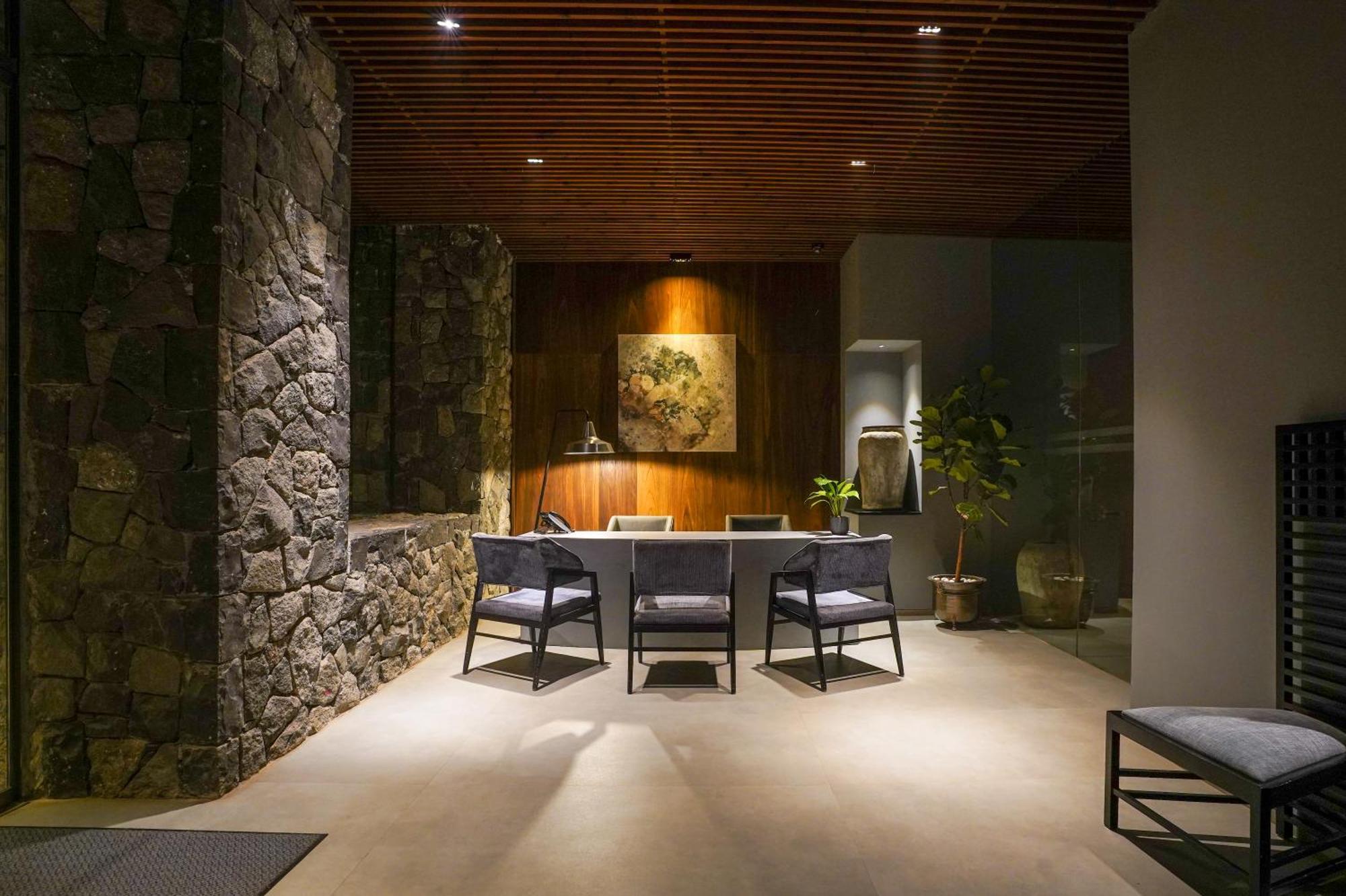 Radisson Resort And Spa Lonavala Extérieur photo The lobby of the hotel
