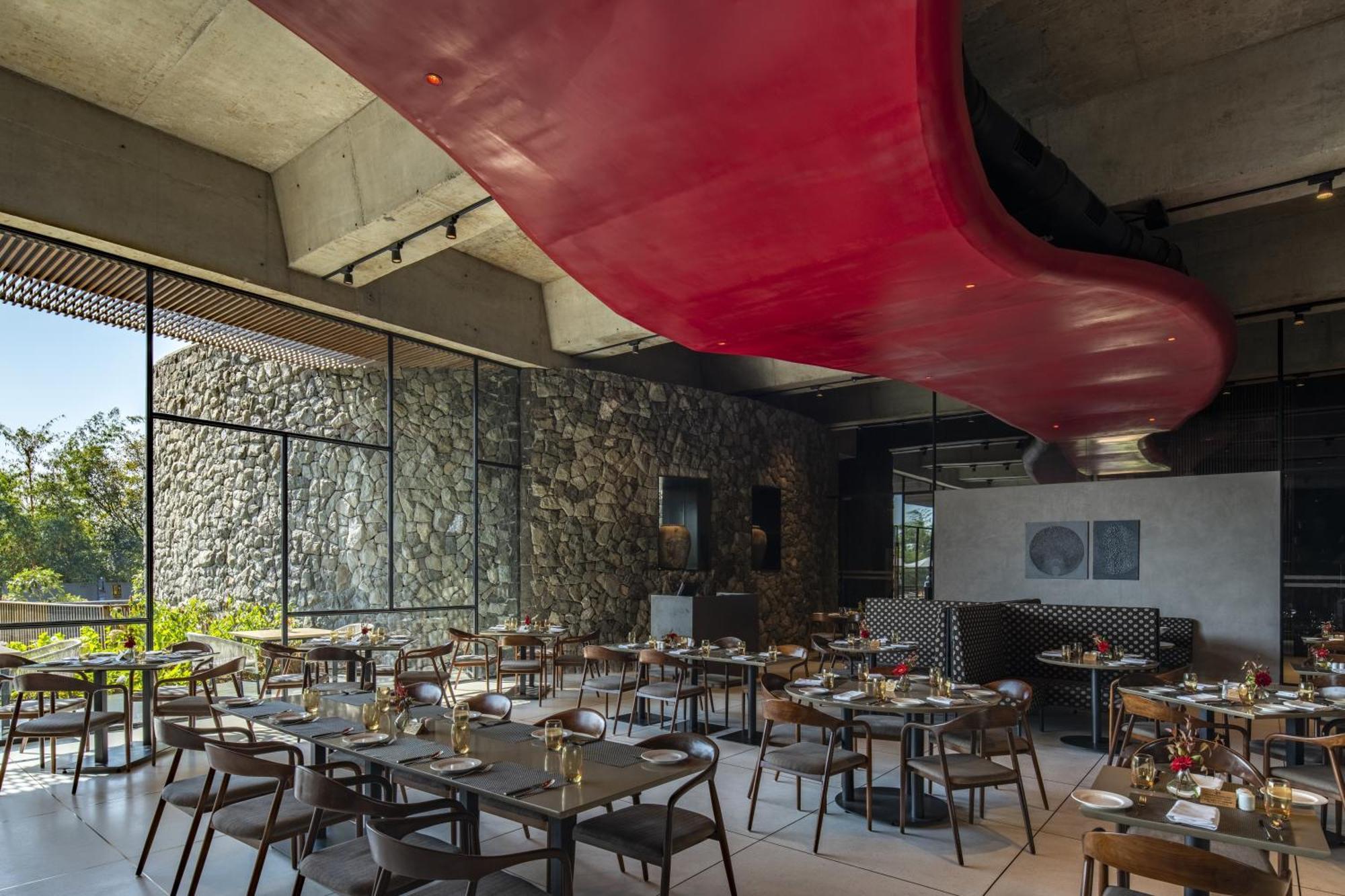 Radisson Resort And Spa Lonavala Extérieur photo Interior of the restaurant