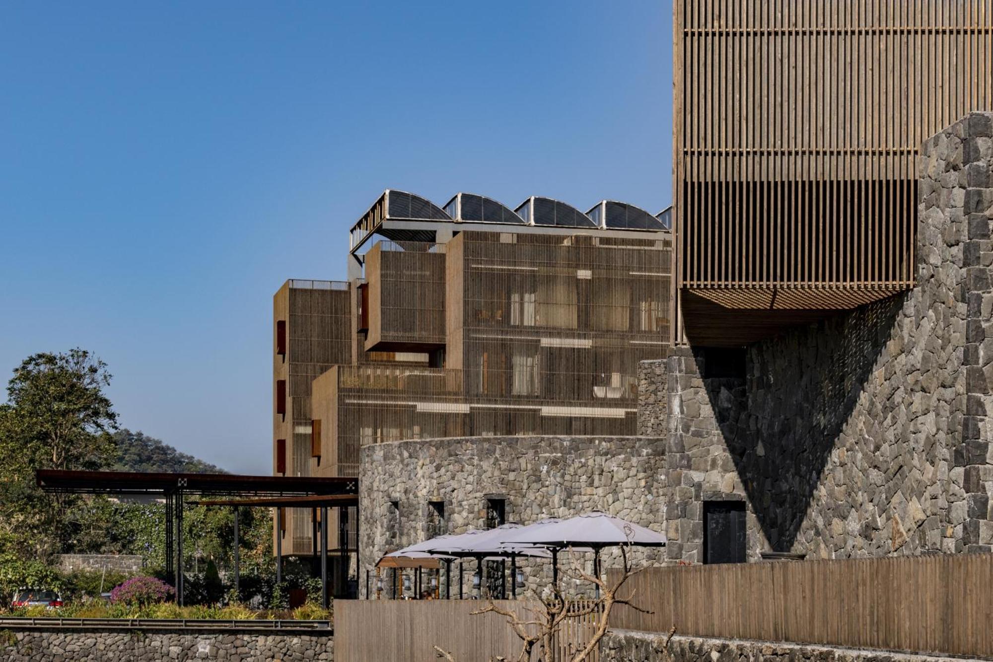 Radisson Resort And Spa Lonavala Extérieur photo The hotel's main building