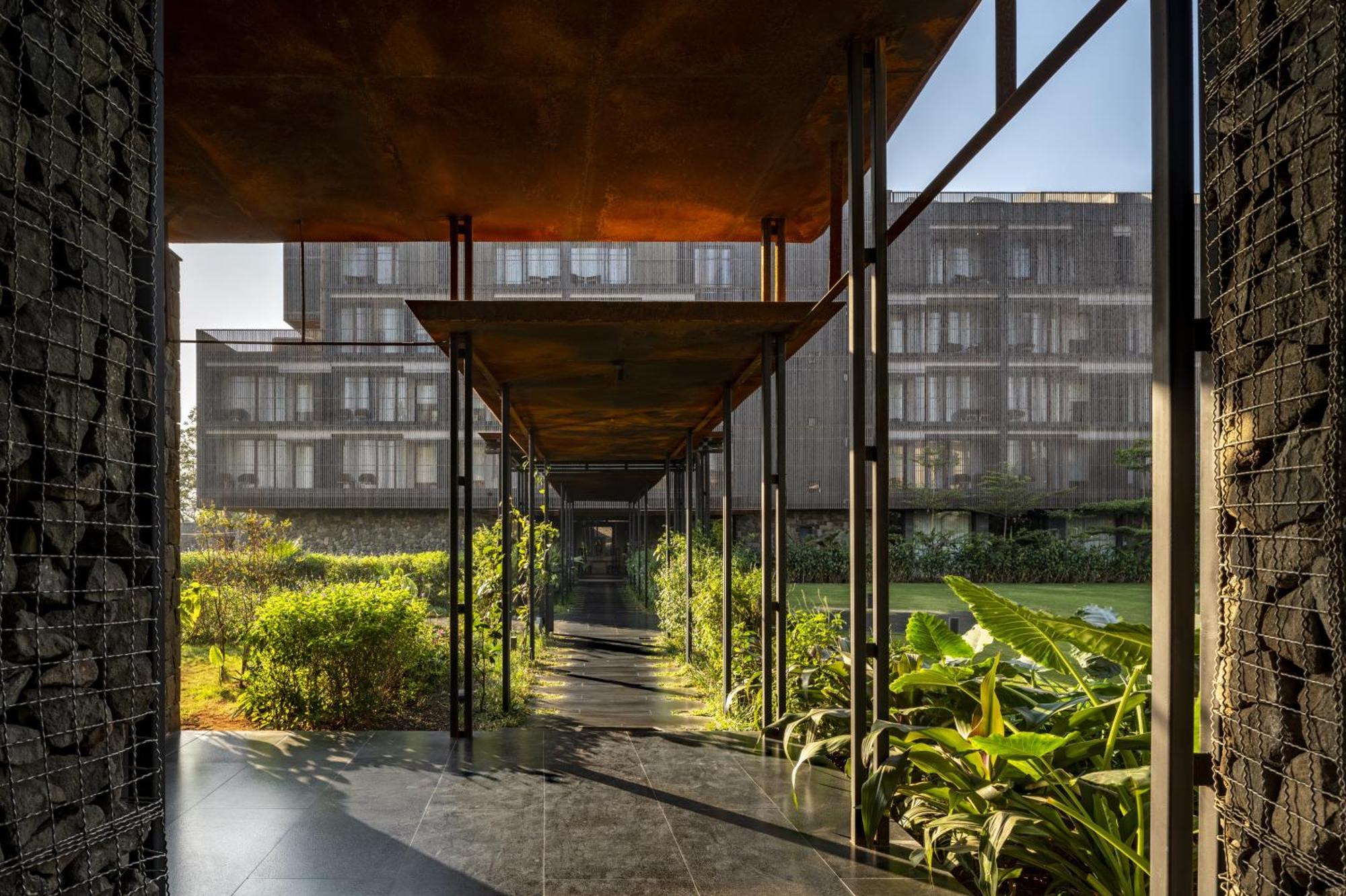 Radisson Resort And Spa Lonavala Extérieur photo The main entrance of the hotel