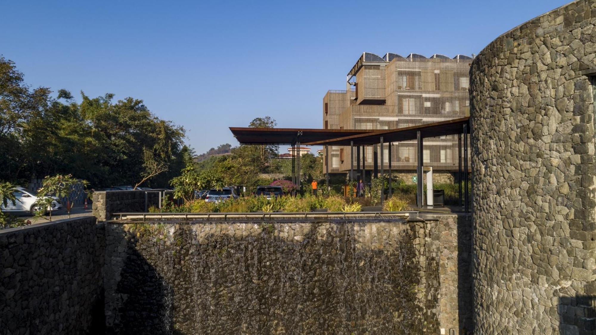 Radisson Resort And Spa Lonavala Extérieur photo The station's entrance