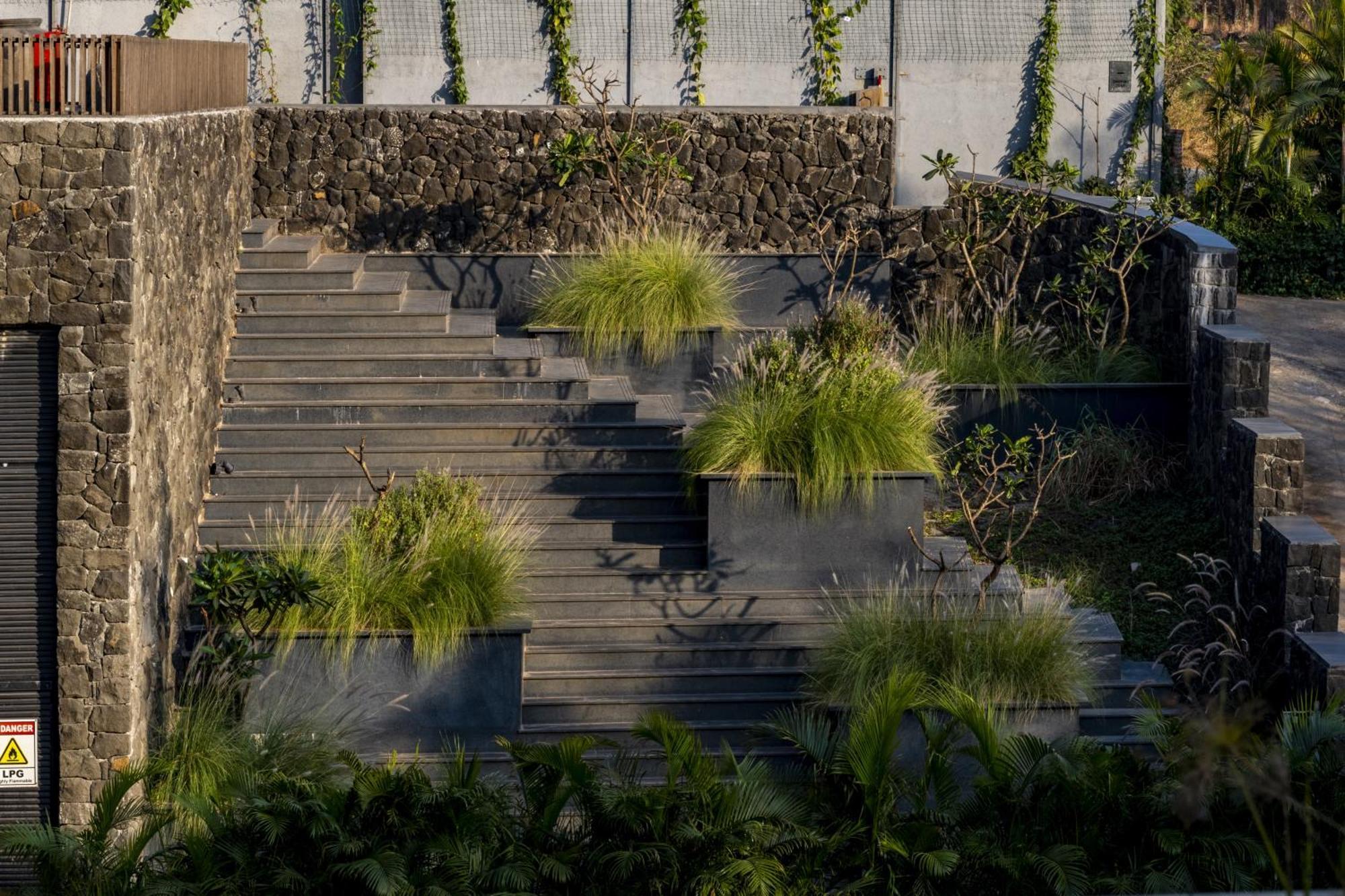 Radisson Resort And Spa Lonavala Extérieur photo The steps