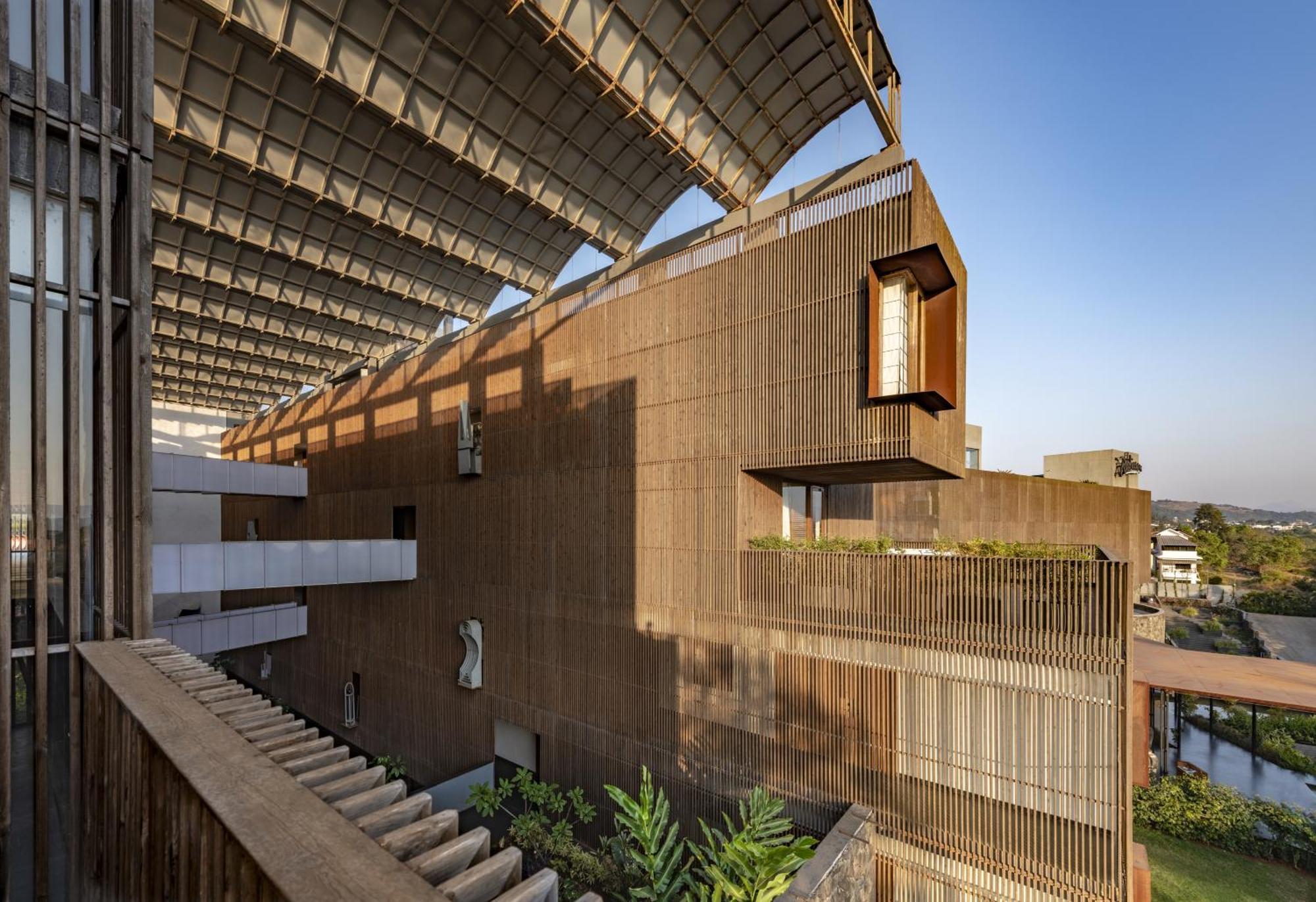 Radisson Resort And Spa Lonavala Extérieur photo The building's exterior